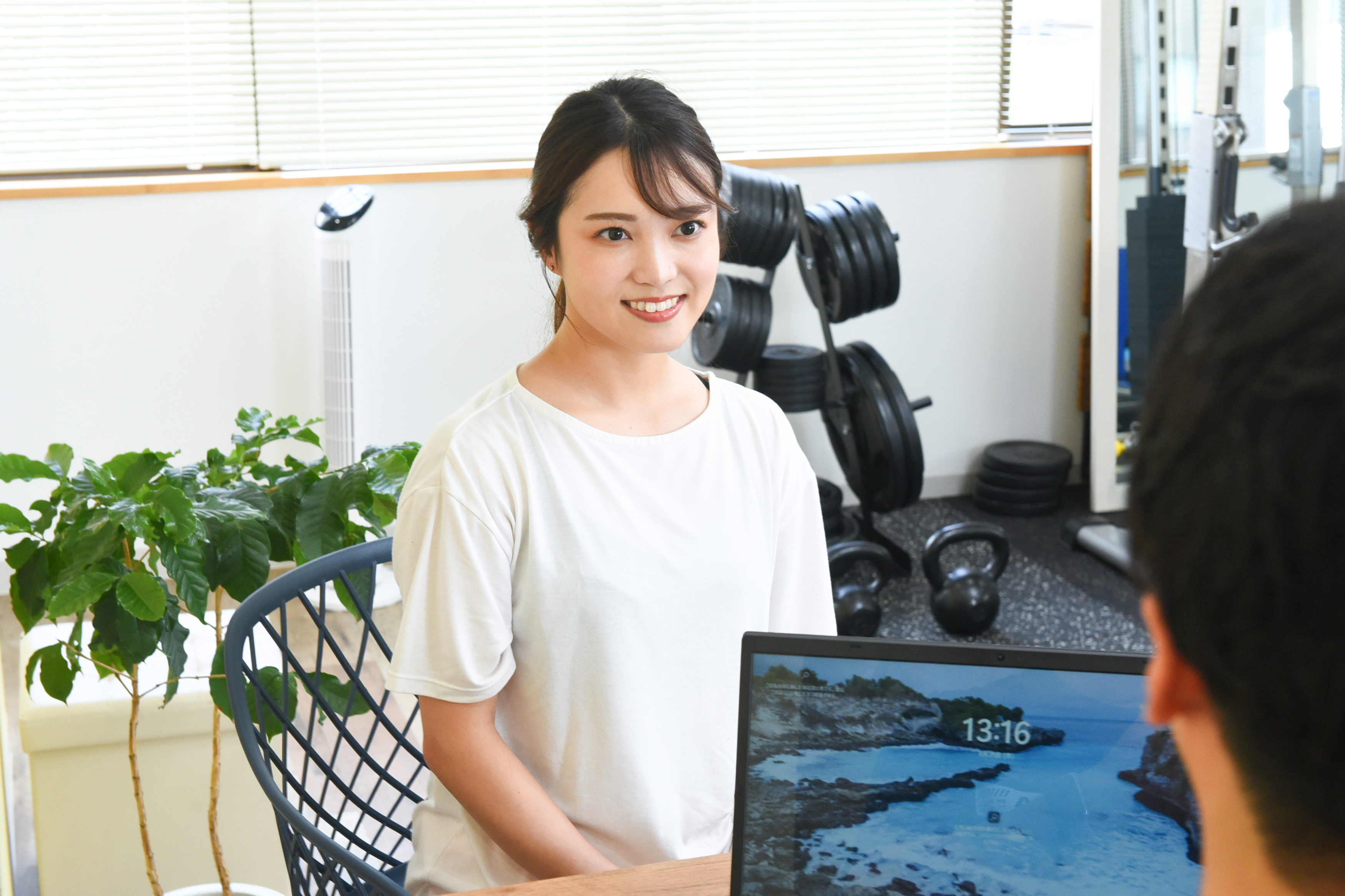 御予約の日時にてご来店ください